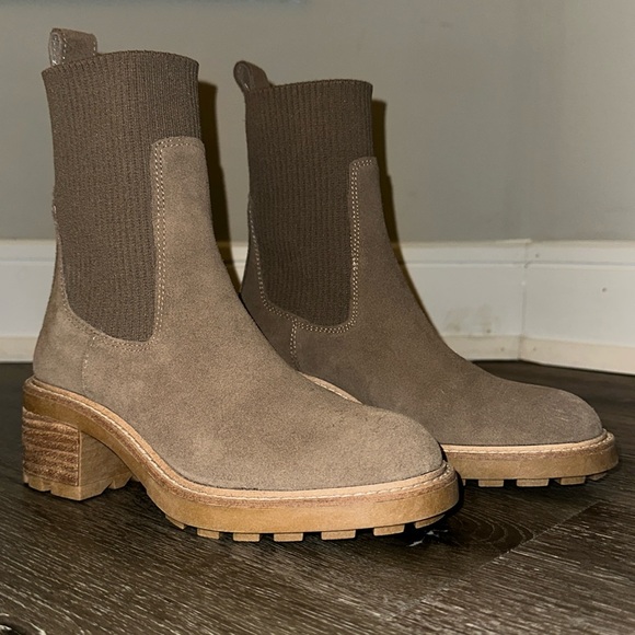 Steve Madden Kiley Booties in Taupe Suede 
Size 5.5 - Picture 4 of 8